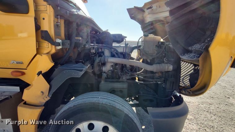 image for item LP9162 2019 International LT625  semi truck