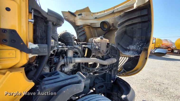 image for item LP9162 2019 International LT625  semi truck