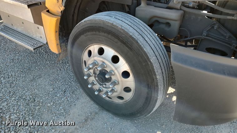 image for item LP9162 2019 International LT625  semi truck