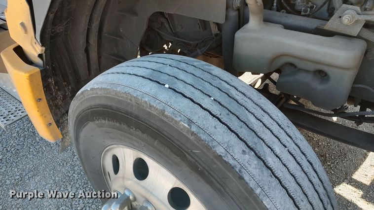 image for item LP9162 2019 International LT625  semi truck