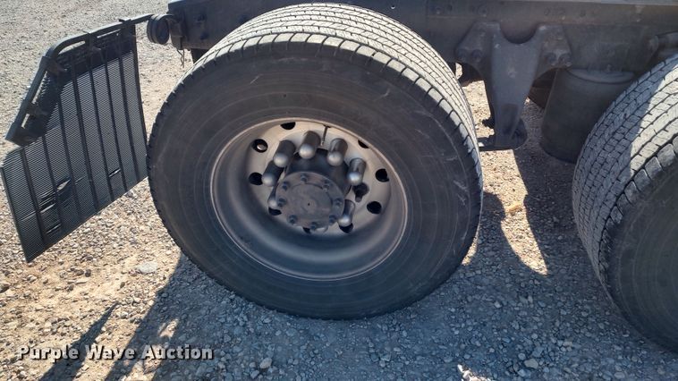 image for item LP9162 2019 International LT625  semi truck