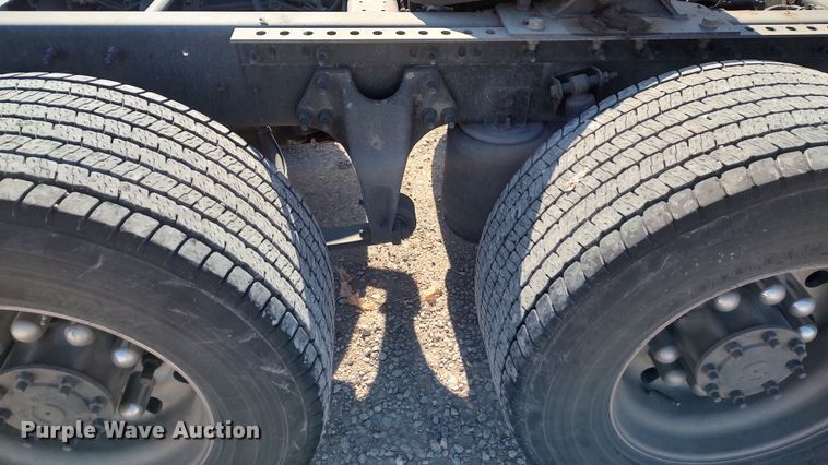 image for item LP9162 2019 International LT625  semi truck