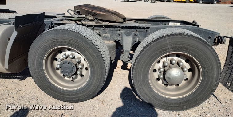 image for item LP9162 2019 International LT625  semi truck