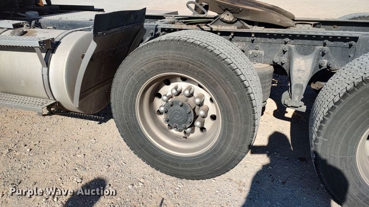 image for item LP9162 2019 International LT625  semi truck