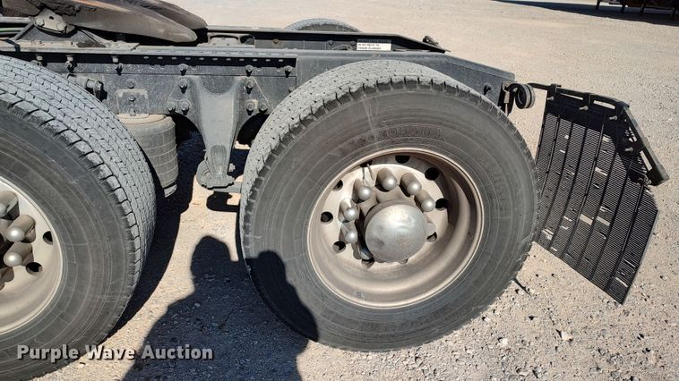 image for item LP9162 2019 International LT625  semi truck