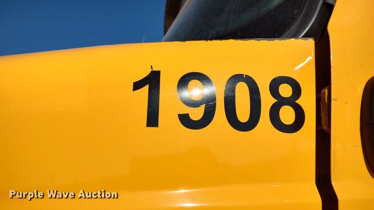 image for item LP9162 2019 International LT625  semi truck