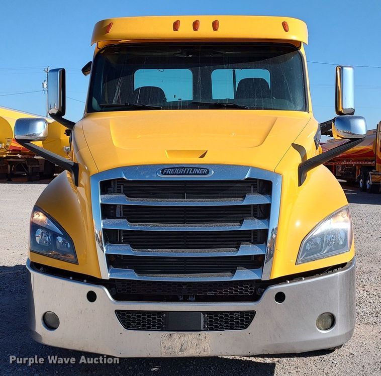 image for item LP9163 2020 Freightliner Cascadia 126  semi truck