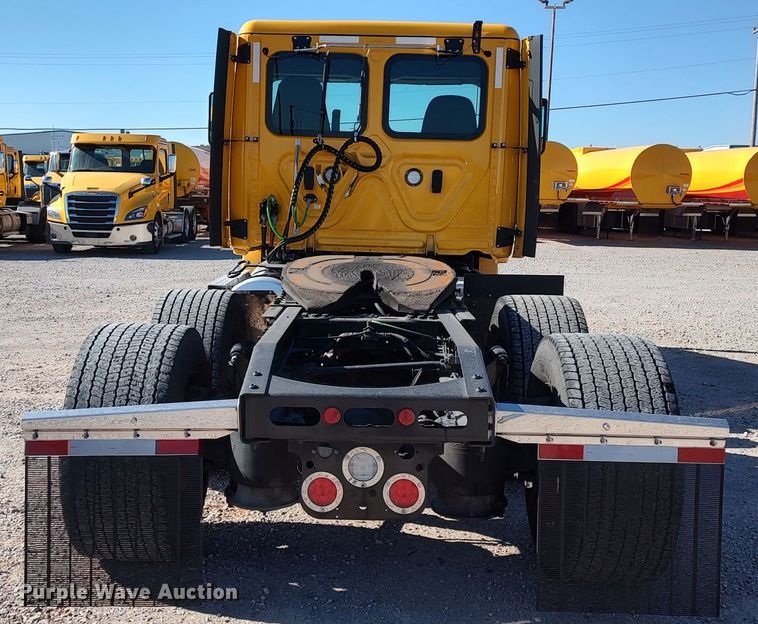 image for item LP9163 2020 Freightliner Cascadia 126  semi truck