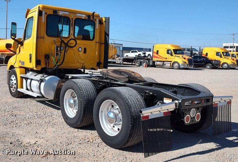 image for item LP9163 2020 Freightliner Cascadia 126  semi truck