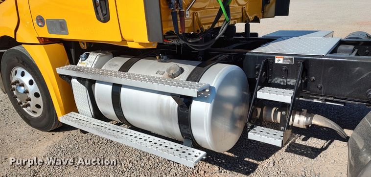 image for item LP9163 2020 Freightliner Cascadia 126  semi truck