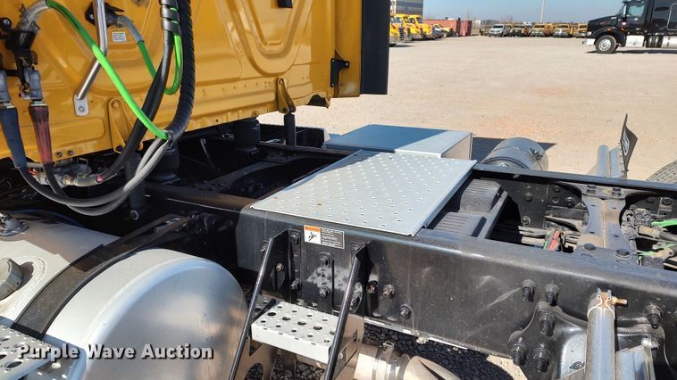 image for item LP9163 2020 Freightliner Cascadia 126  semi truck