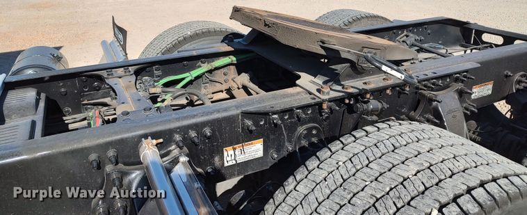 image for item LP9163 2020 Freightliner Cascadia 126  semi truck