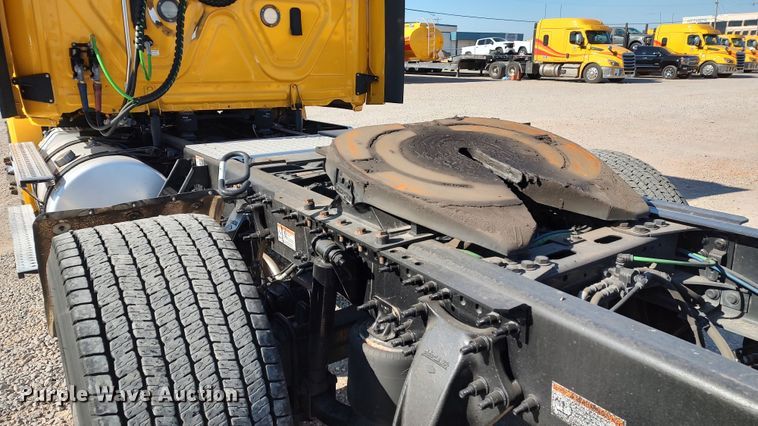 image for item LP9163 2020 Freightliner Cascadia 126  semi truck