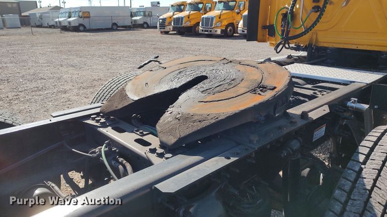 image for item LP9163 2020 Freightliner Cascadia 126  semi truck