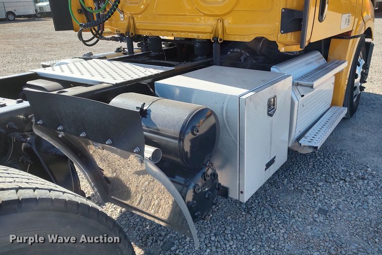 image for item LP9163 2020 Freightliner Cascadia 126  semi truck