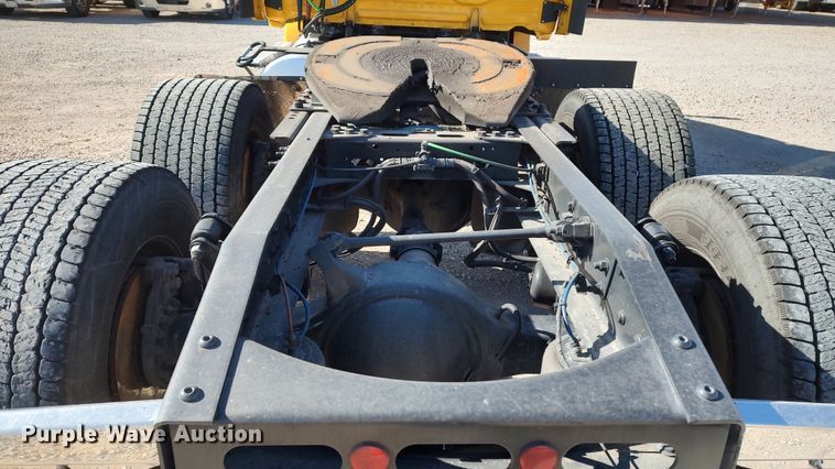 image for item LP9163 2020 Freightliner Cascadia 126  semi truck