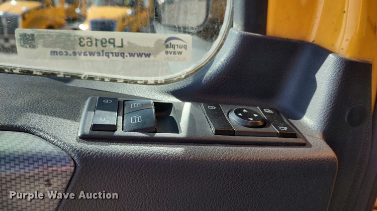 image for item LP9163 2020 Freightliner Cascadia 126  semi truck