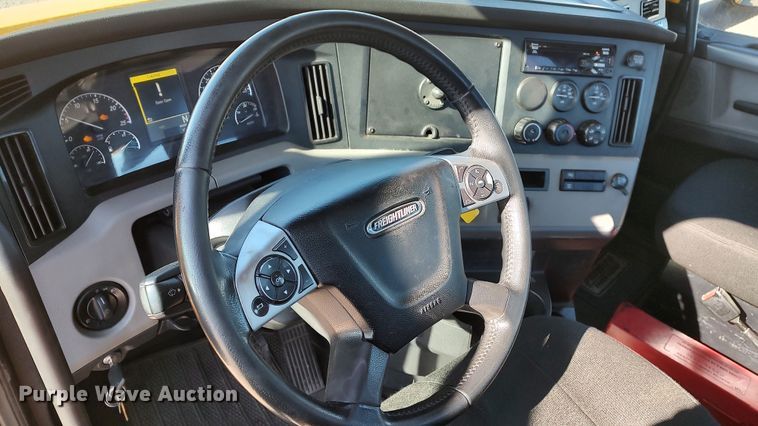 image for item LP9163 2020 Freightliner Cascadia 126  semi truck