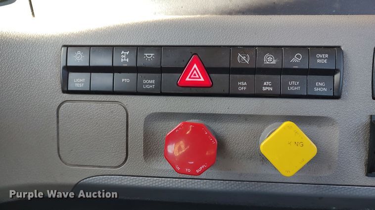 image for item LP9163 2020 Freightliner Cascadia 126  semi truck