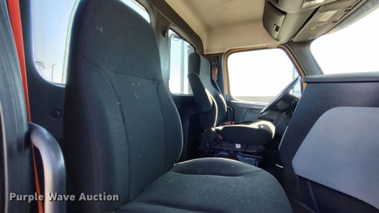 image for item LP9163 2020 Freightliner Cascadia 126  semi truck