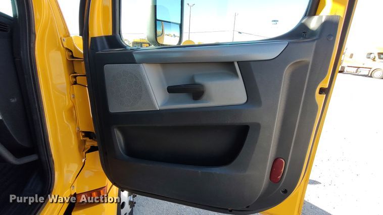 image for item LP9163 2020 Freightliner Cascadia 126  semi truck