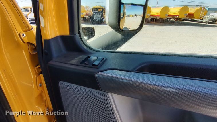 image for item LP9163 2020 Freightliner Cascadia 126  semi truck