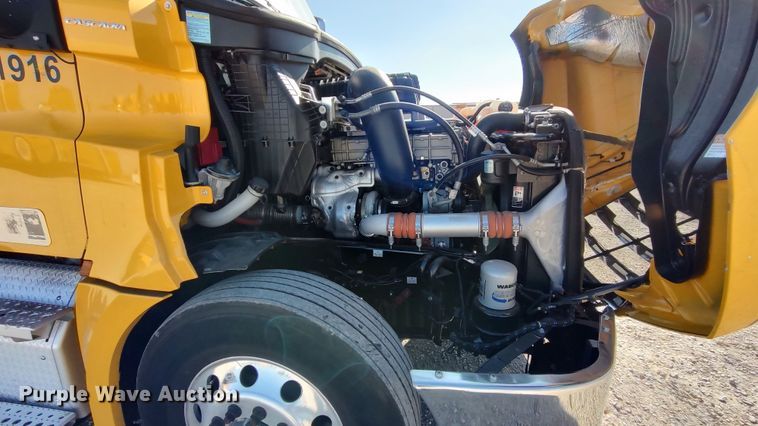 image for item LP9163 2020 Freightliner Cascadia 126  semi truck