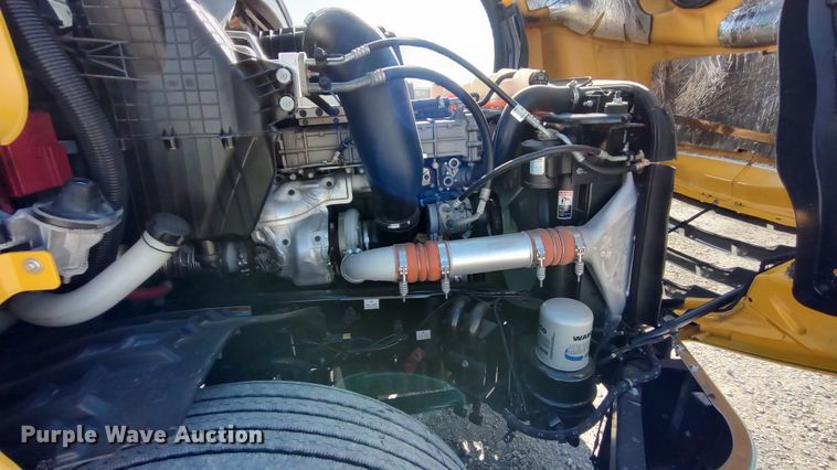 image for item LP9163 2020 Freightliner Cascadia 126  semi truck