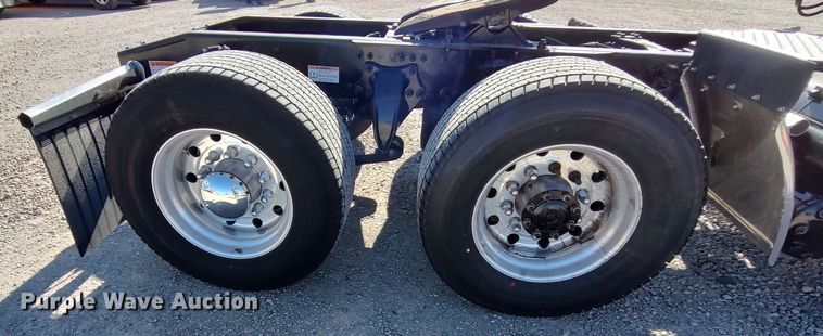 image for item LP9163 2020 Freightliner Cascadia 126  semi truck