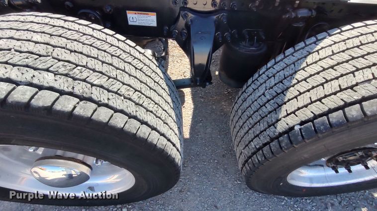 image for item LP9163 2020 Freightliner Cascadia 126  semi truck