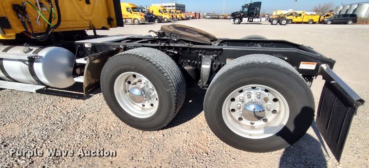 image for item LP9163 2020 Freightliner Cascadia 126  semi truck