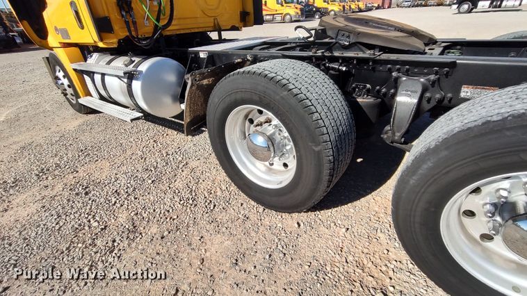 image for item LP9163 2020 Freightliner Cascadia 126  semi truck