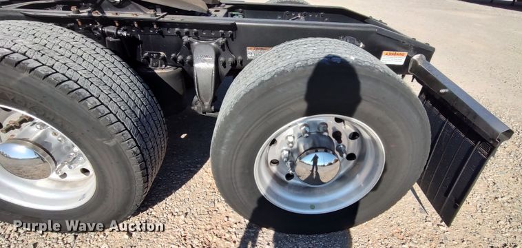 image for item LP9163 2020 Freightliner Cascadia 126  semi truck