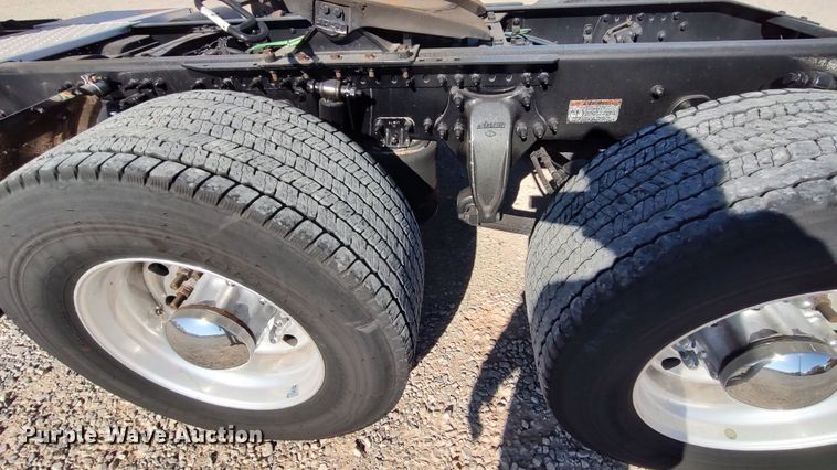 image for item LP9163 2020 Freightliner Cascadia 126  semi truck