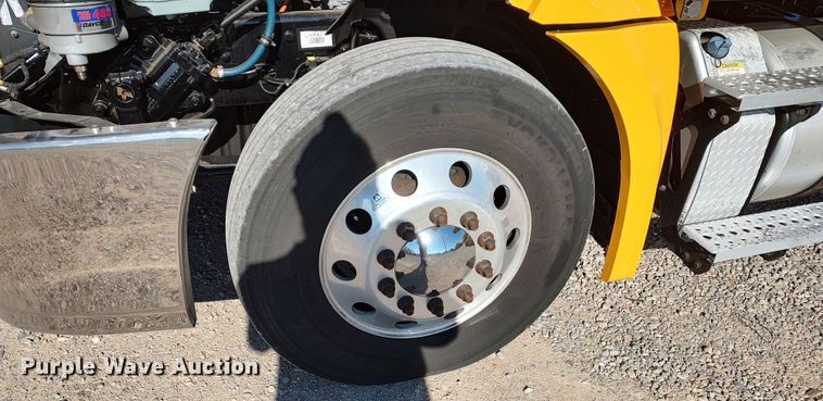 image for item LP9163 2020 Freightliner Cascadia 126  semi truck