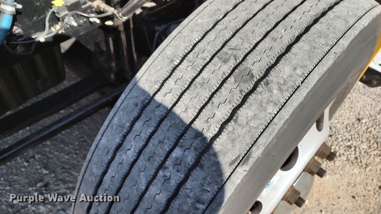 image for item LP9163 2020 Freightliner Cascadia 126  semi truck