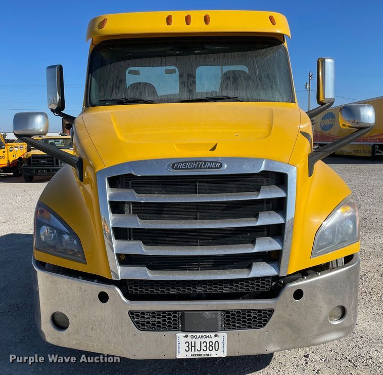 image for item LP9164 2020 Freightliner Cascadia 126  semi truck