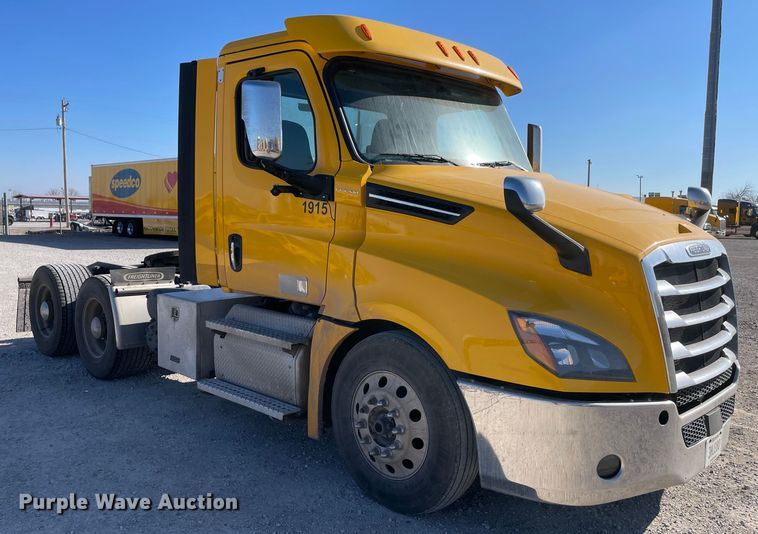 image for item LP9164 2020 Freightliner Cascadia 126  semi truck