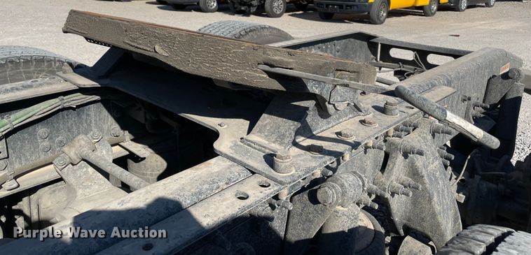 image for item LP9164 2020 Freightliner Cascadia 126  semi truck