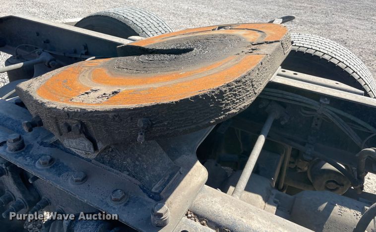 image for item LP9164 2020 Freightliner Cascadia 126  semi truck