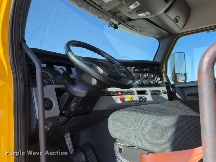 image for item LP9164 2020 Freightliner Cascadia 126  semi truck