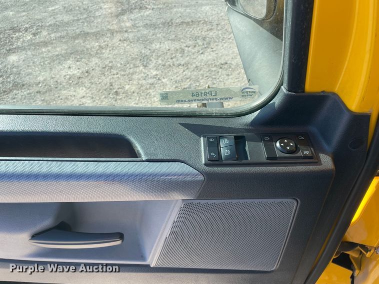 image for item LP9164 2020 Freightliner Cascadia 126  semi truck