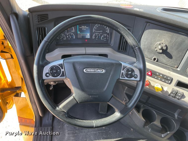 image for item LP9164 2020 Freightliner Cascadia 126  semi truck