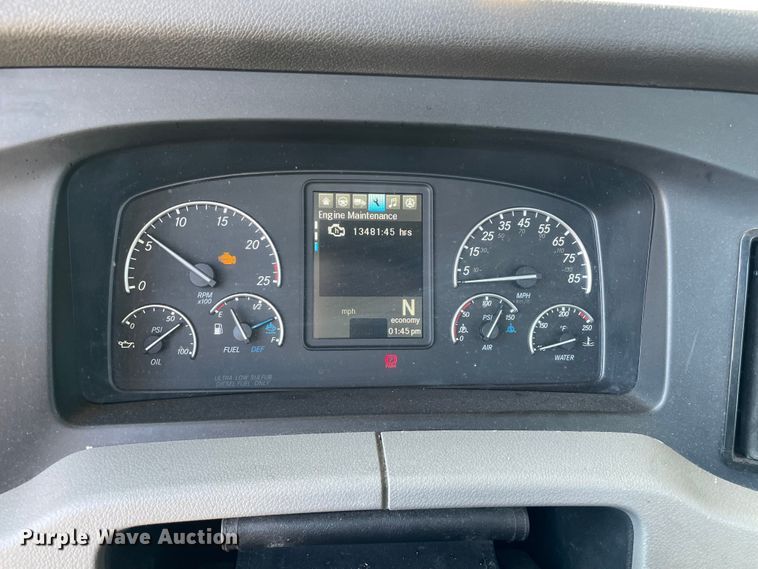 image for item LP9164 2020 Freightliner Cascadia 126  semi truck