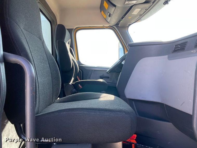 image for item LP9164 2020 Freightliner Cascadia 126  semi truck