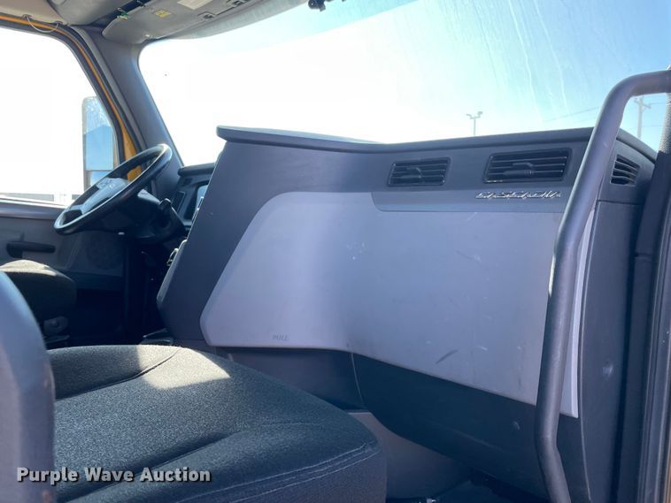 image for item LP9164 2020 Freightliner Cascadia 126  semi truck