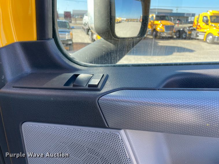 image for item LP9164 2020 Freightliner Cascadia 126  semi truck