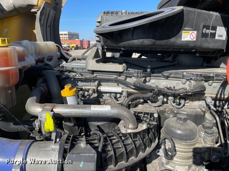 image for item LP9164 2020 Freightliner Cascadia 126  semi truck