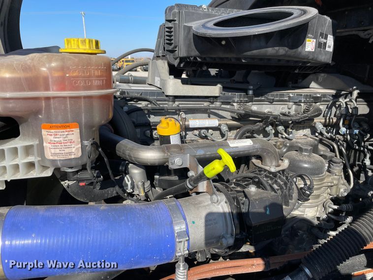 image for item LP9164 2020 Freightliner Cascadia 126  semi truck