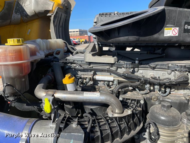 image for item LP9164 2020 Freightliner Cascadia 126  semi truck